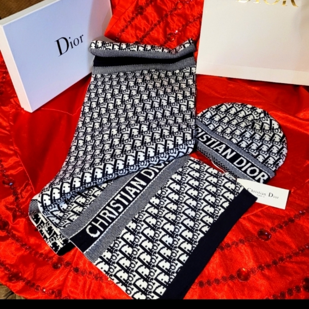 CD SCARF/ HAT